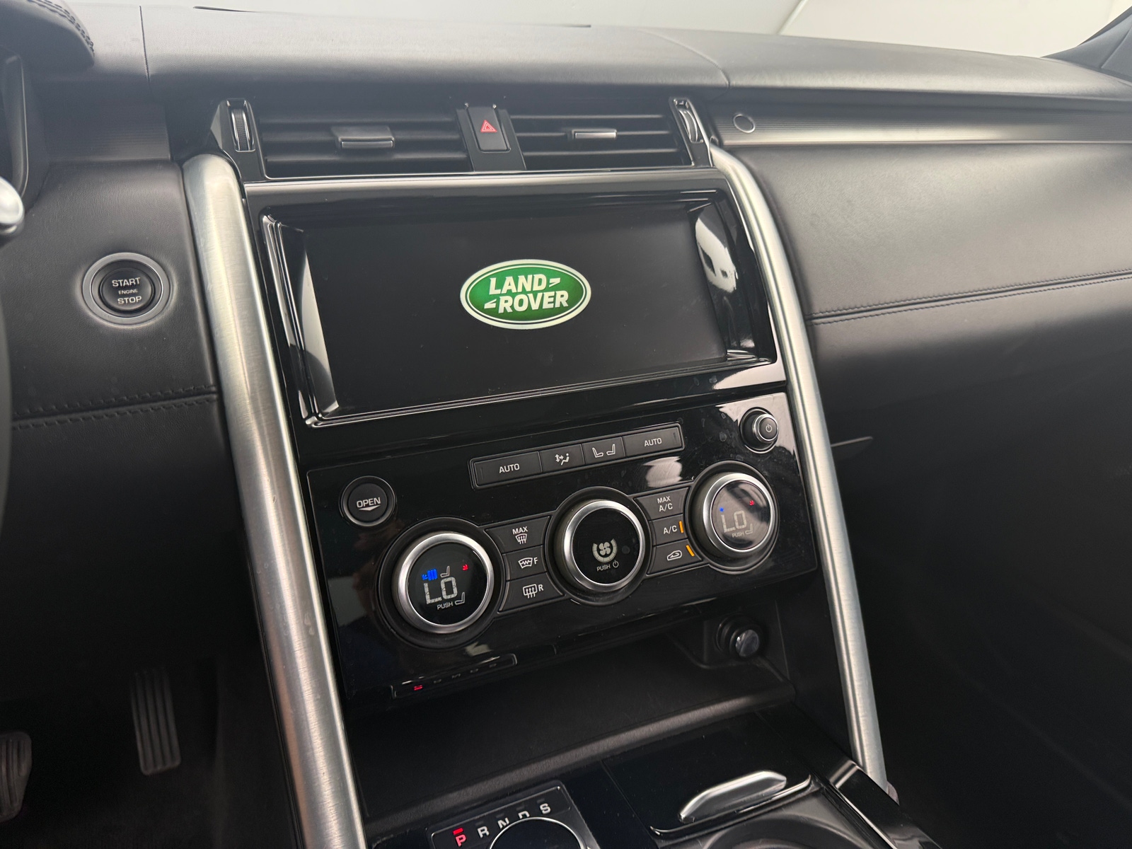 Thumbnail: 2020 Land Rover Discovery - 3