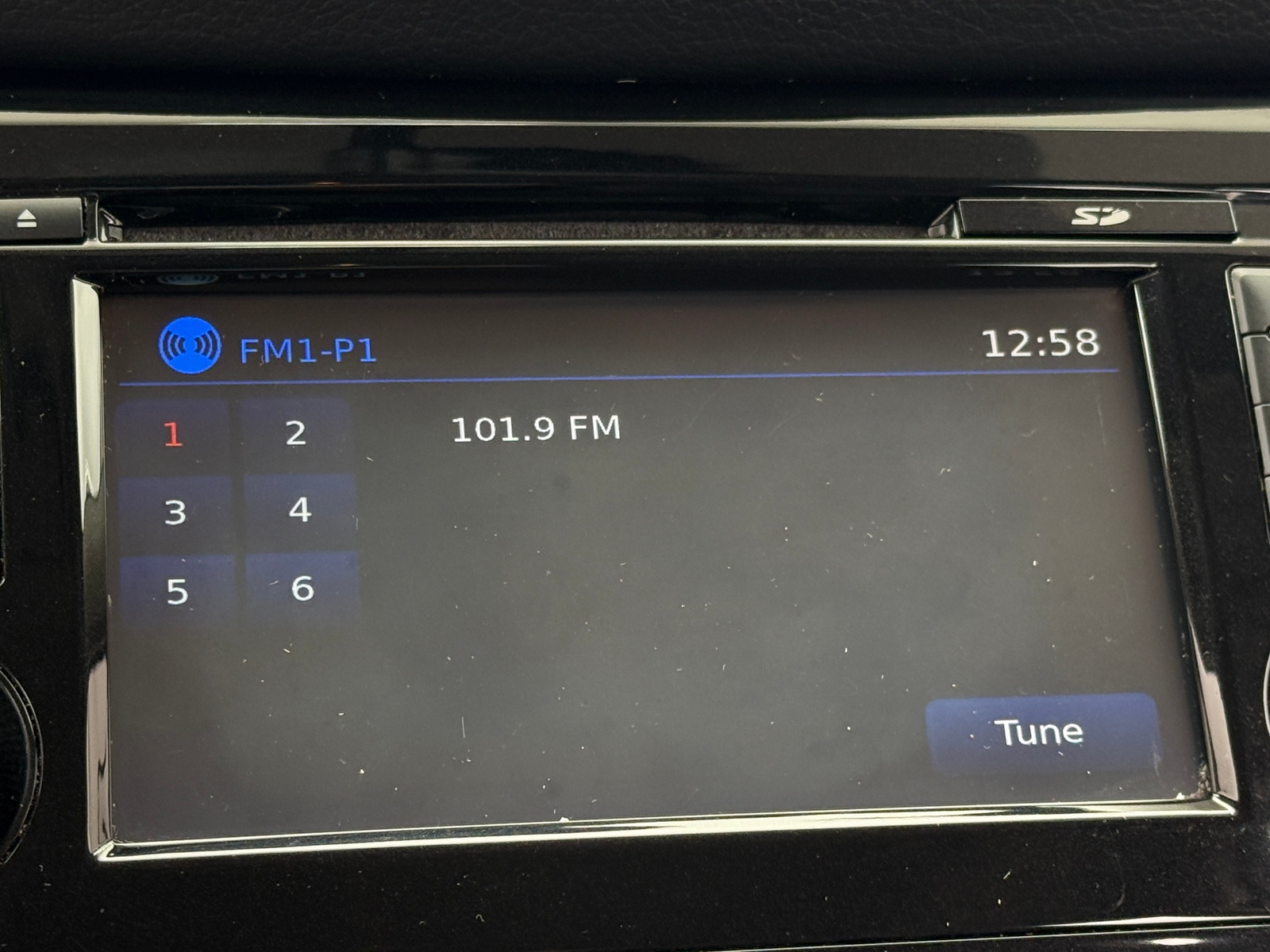 Thumbnail: 2015 Nissan Rogue - 3