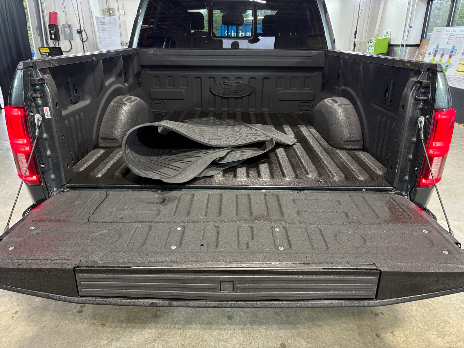 Thumbnail: 2018 Ford Econoline - 6