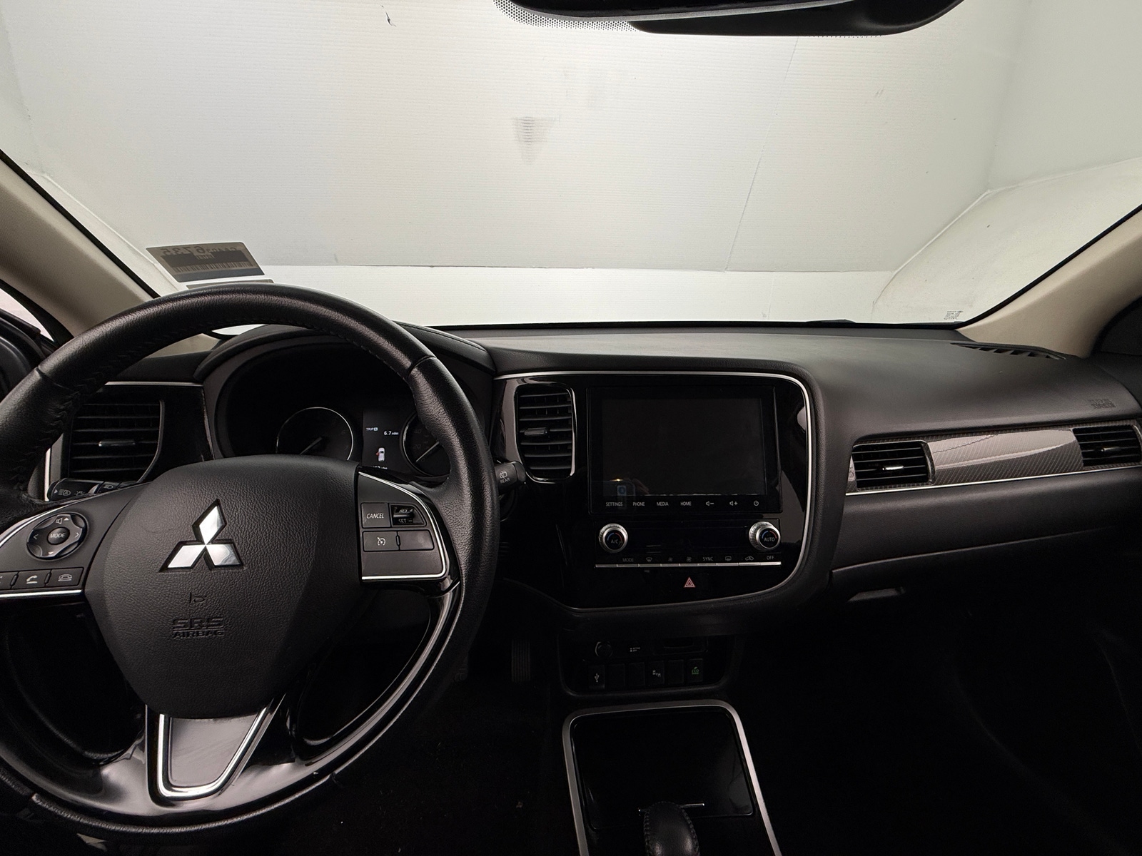 Thumbnail: 2020 Mitsubishi Outlander - 2