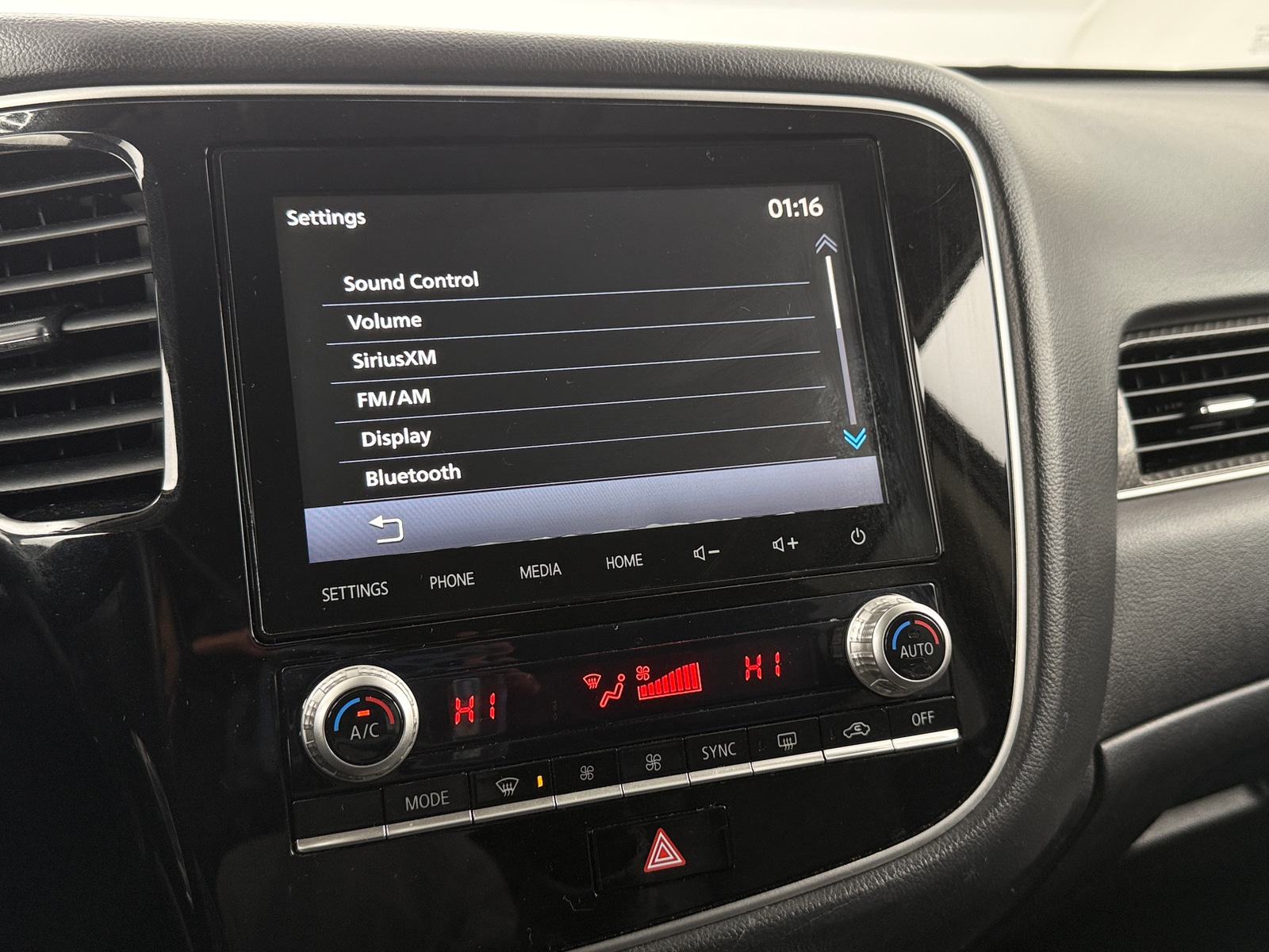 Thumbnail: 2020 Mitsubishi Outlander - 3