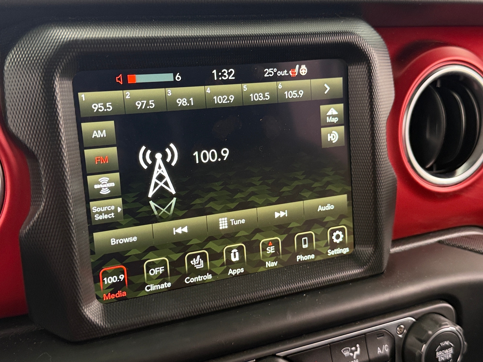 Thumbnail: 2023 Jeep Gladiator - 4