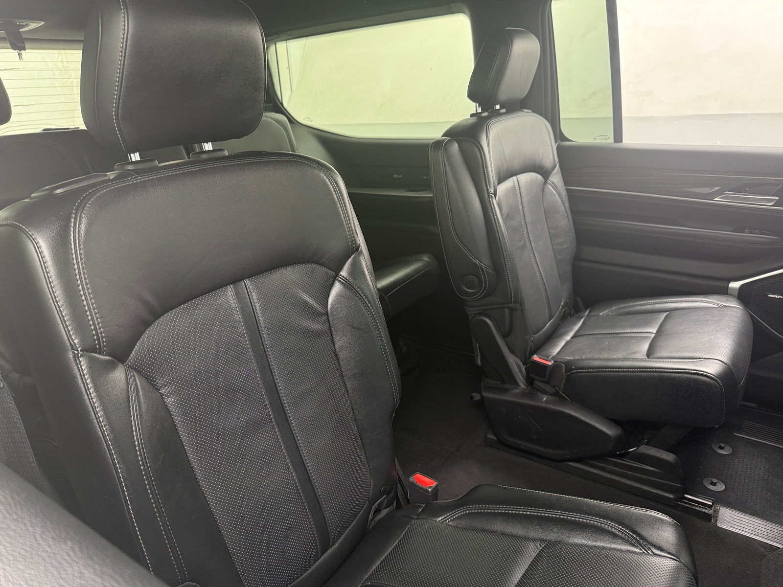 Thumbnail: 2022 Jeep Wagoneer - 5