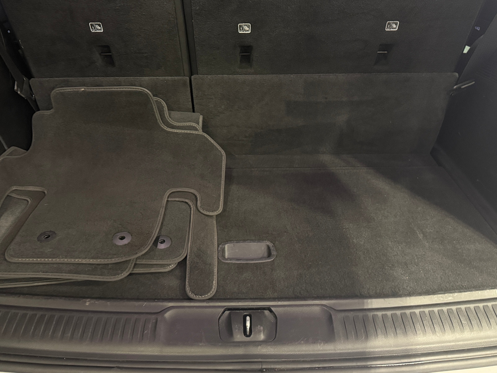 Thumbnail: 2022 Jeep Wagoneer - 6