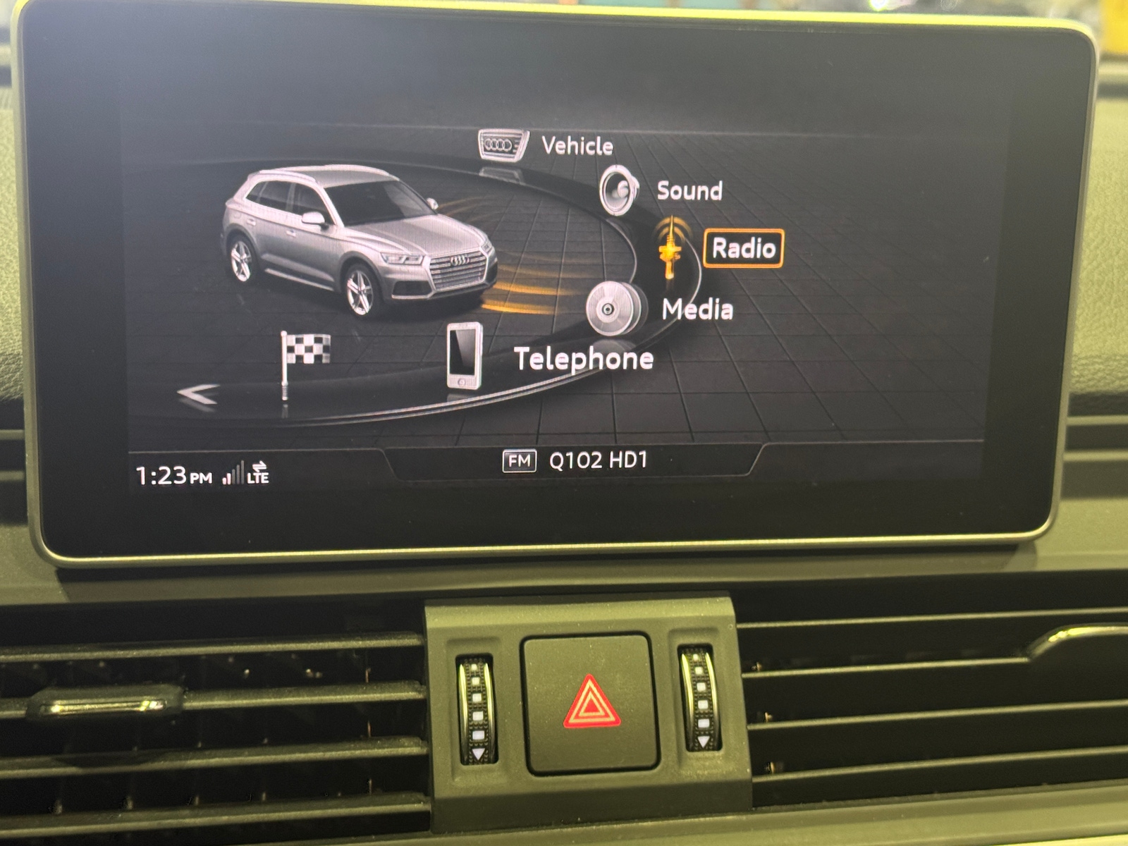 Thumbnail: 2018 Audi SQ5 - 3