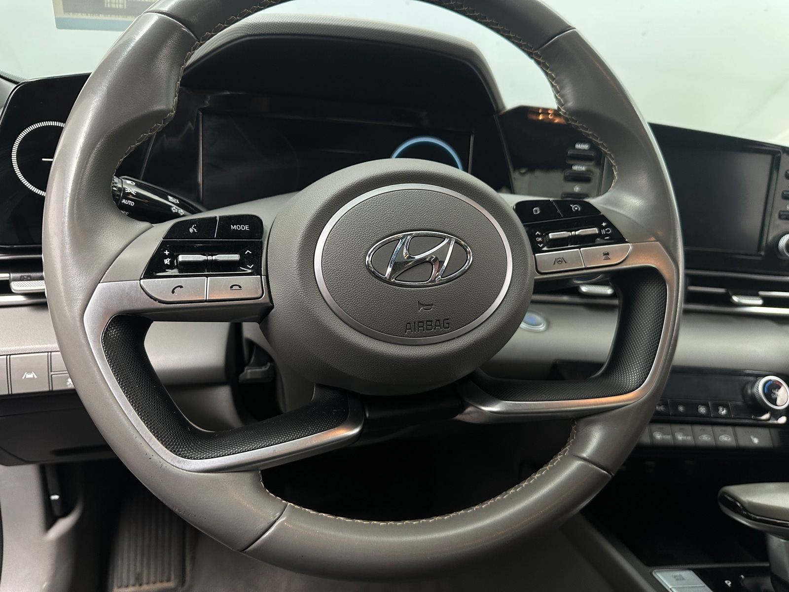 Thumbnail: 2022 Hyundai Elantra - 5