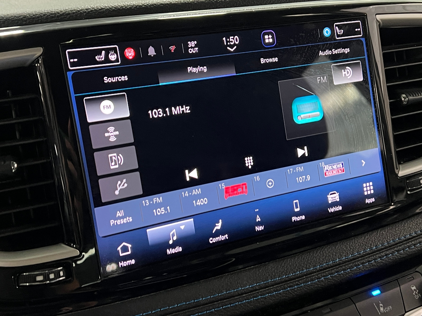 Thumbnail: 2021 Chrysler Pacifica - 3