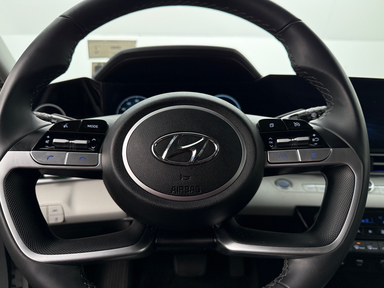 Thumbnail: 2023 Hyundai Elantra - 4