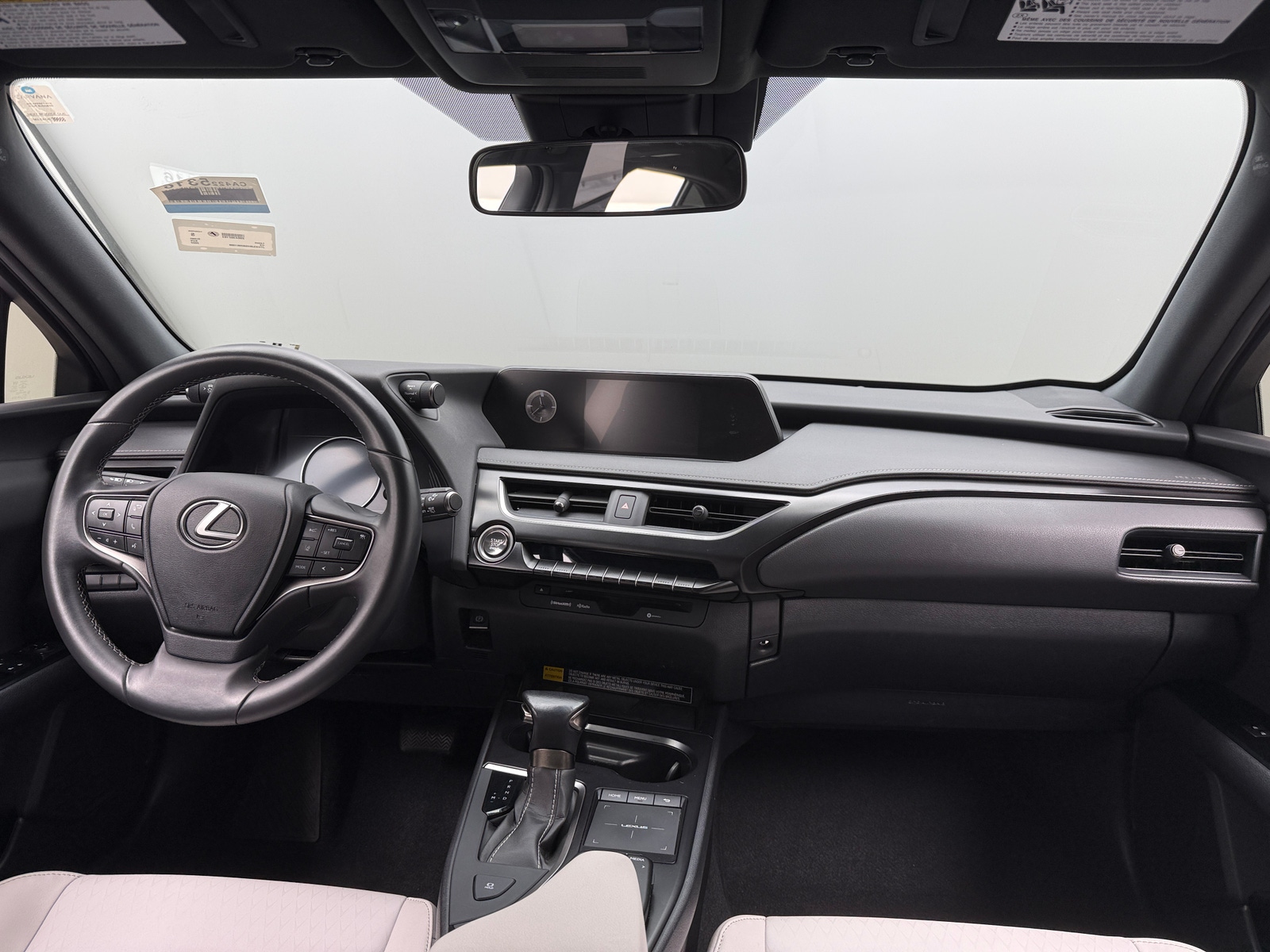 Thumbnail: 2022 Lexus UX - 2