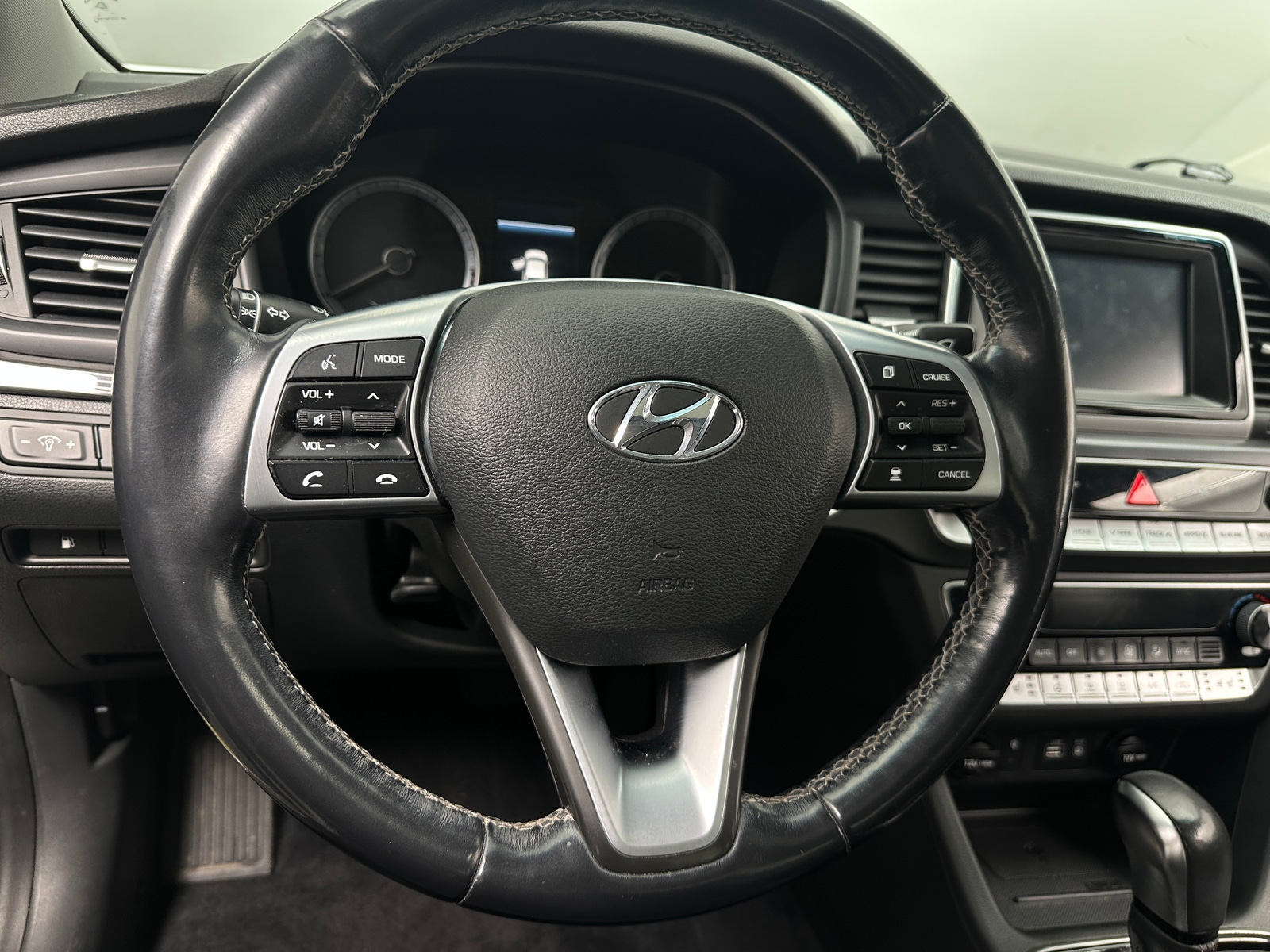 Thumbnail: 2019 Hyundai Sonata - 4