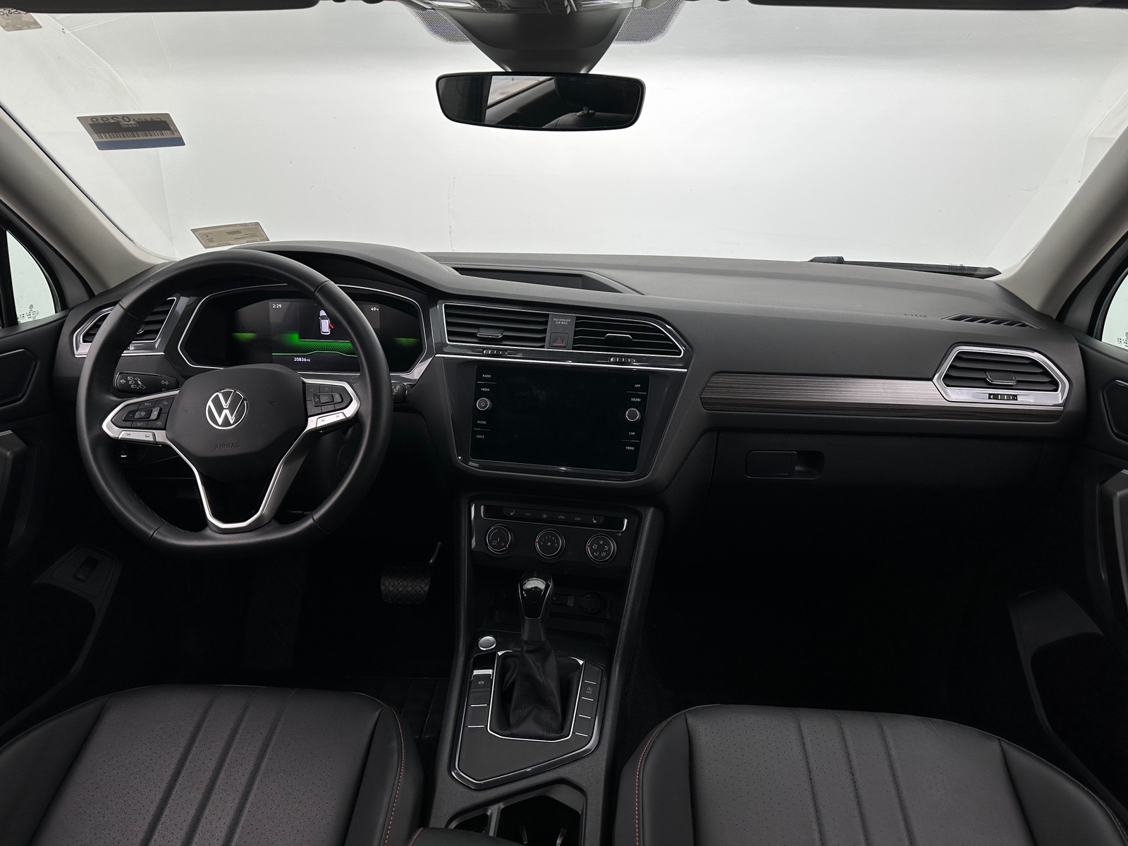 Thumbnail: 2024 Volkswagen Tiguan - 2