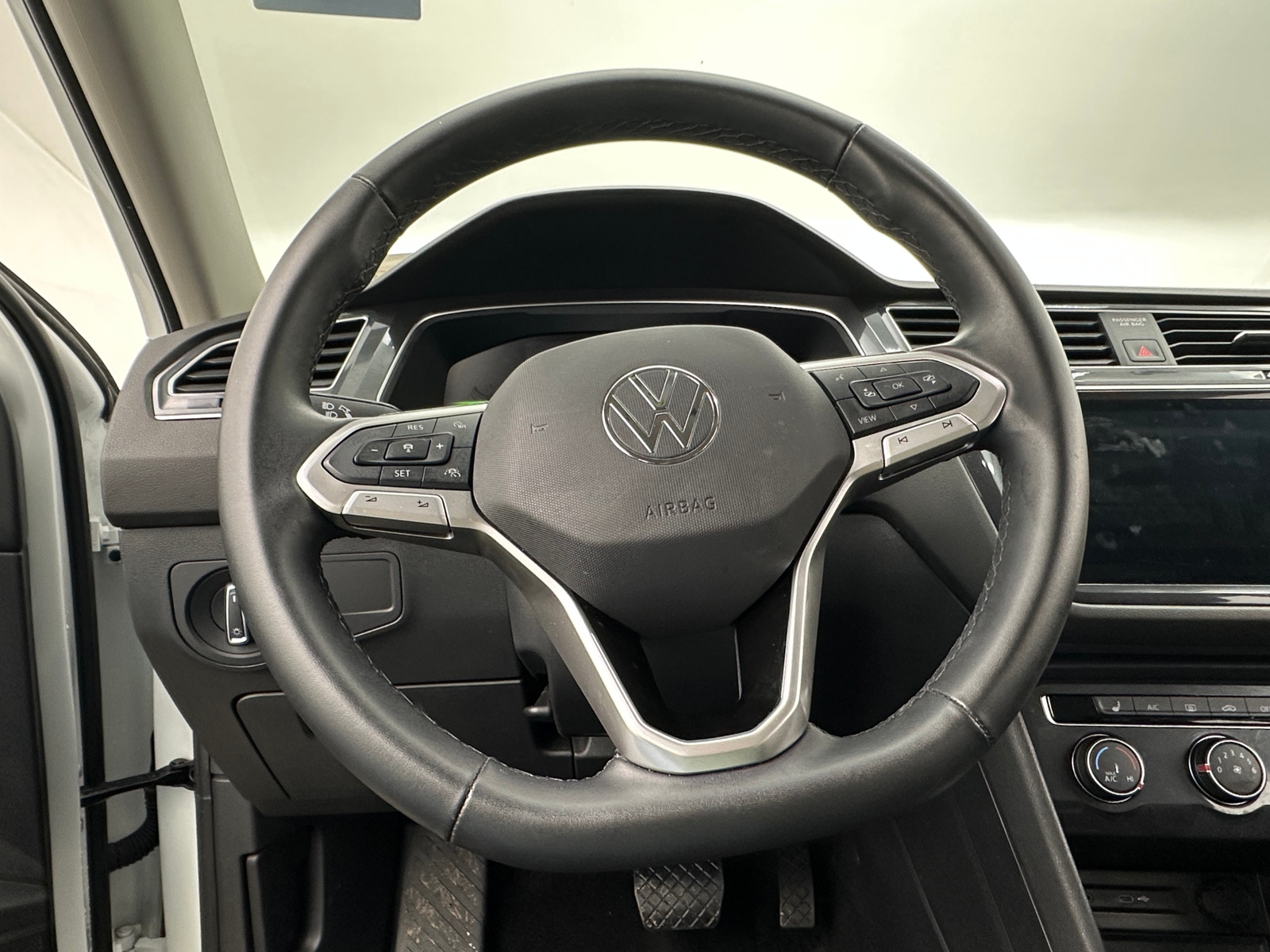 Thumbnail: 2024 Volkswagen Tiguan - 4