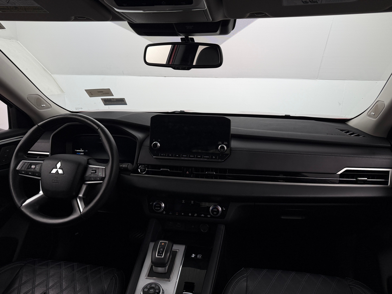 Thumbnail: 2023 Mitsubishi Outlander - 2