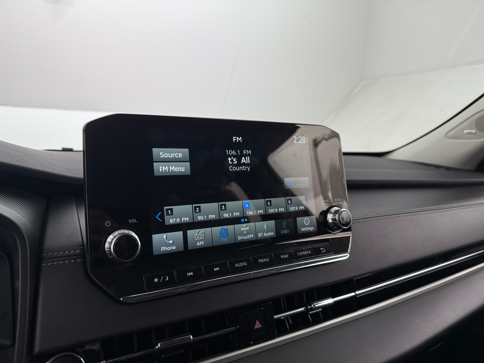 Thumbnail: 2023 Mitsubishi Outlander - 3