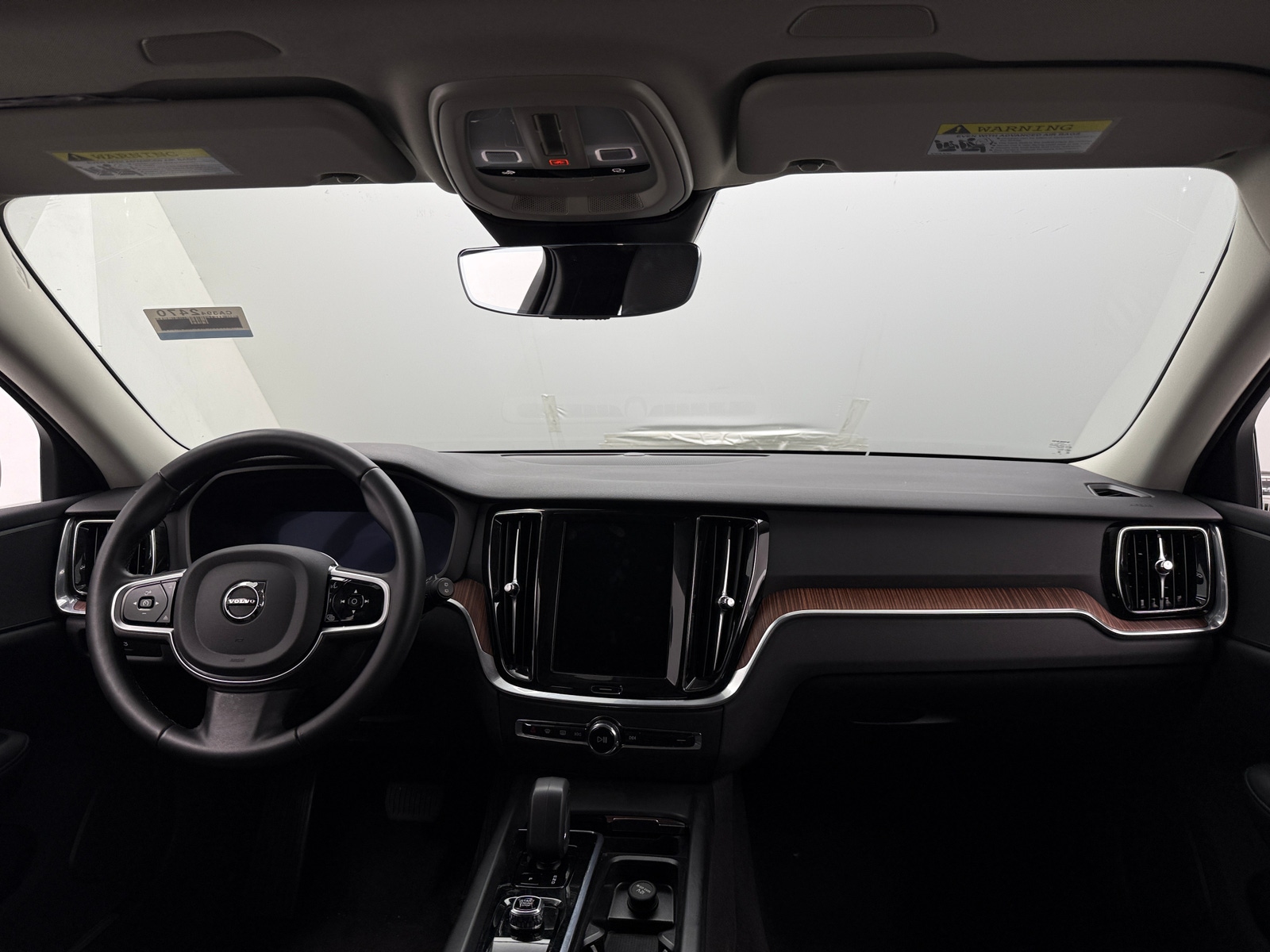 Thumbnail: 2025 Volvo V60 - 2