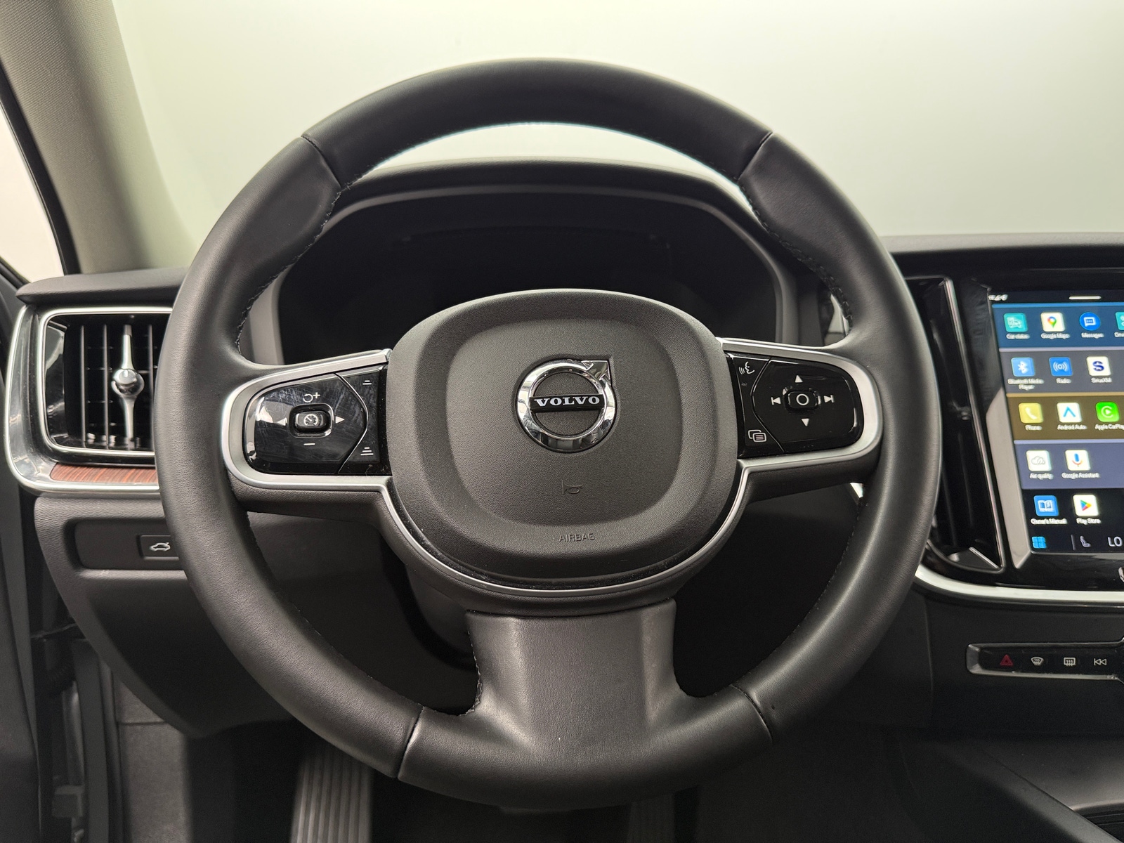 Thumbnail: 2025 Volvo V60 - 4