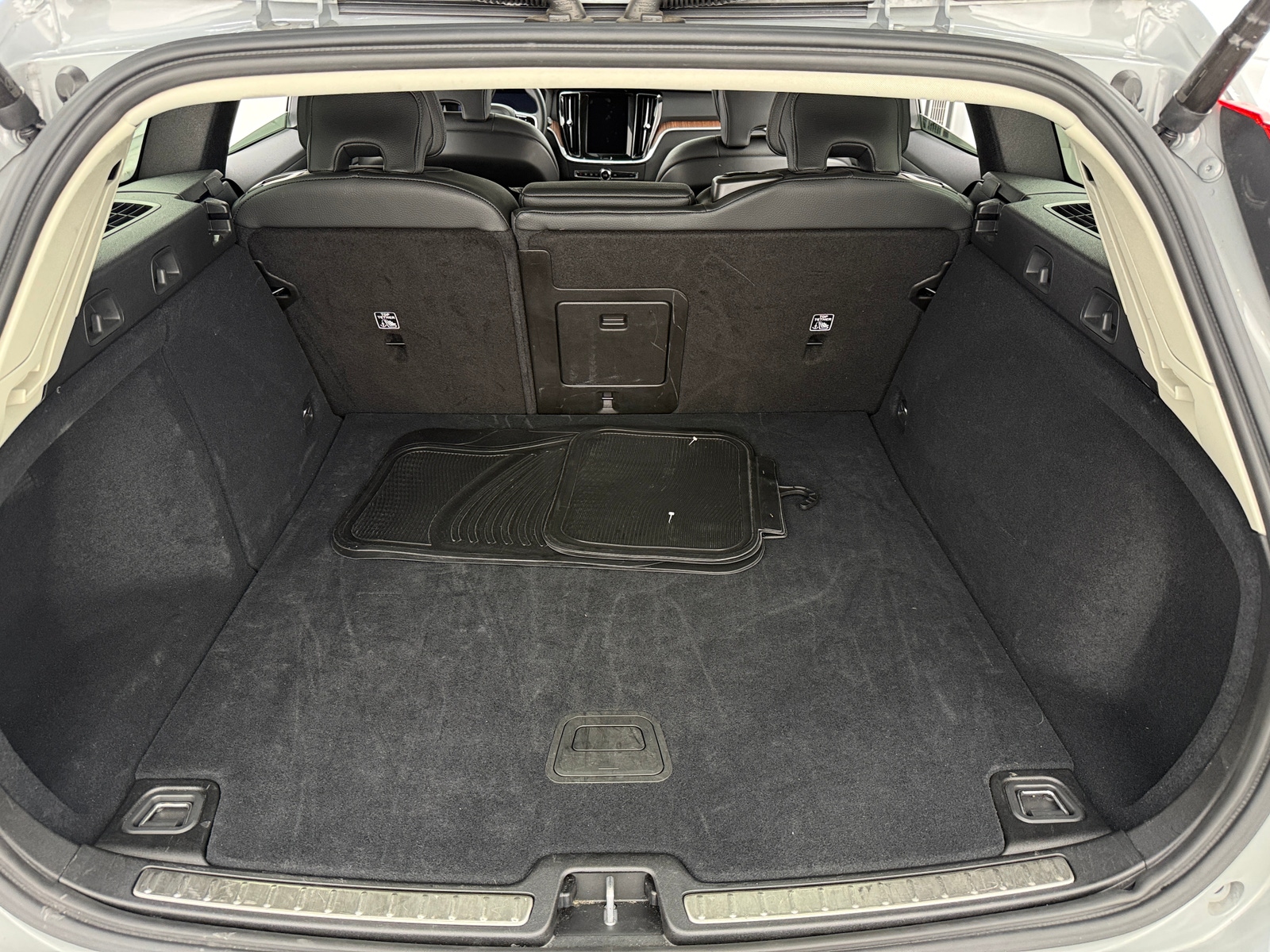 Thumbnail: 2025 Volvo V60 - 6