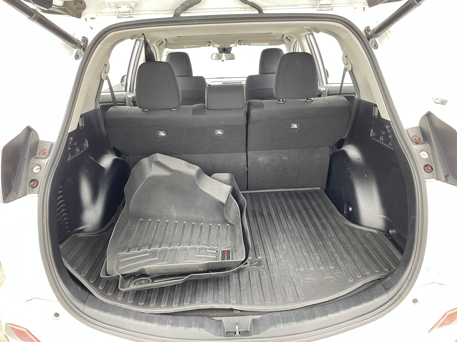 Thumbnail: 2018 Toyota RAV4 - 7