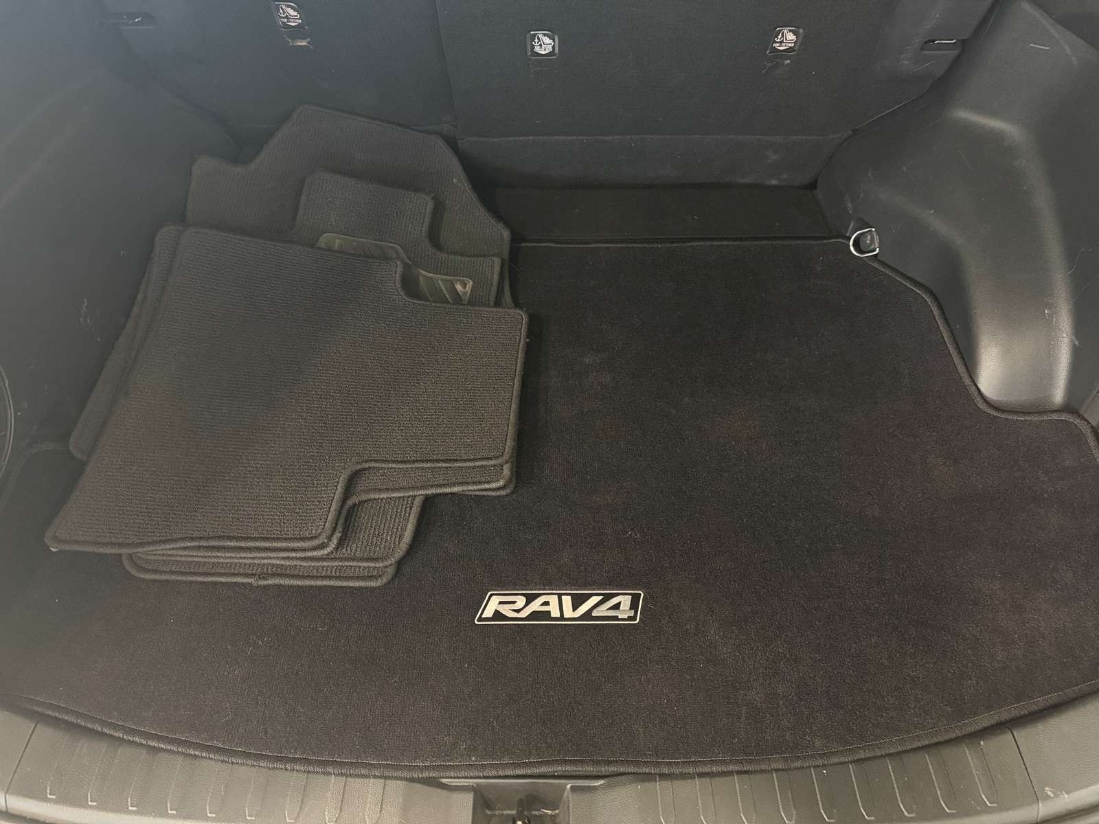 Thumbnail: 2019 Toyota RAV4 - 6