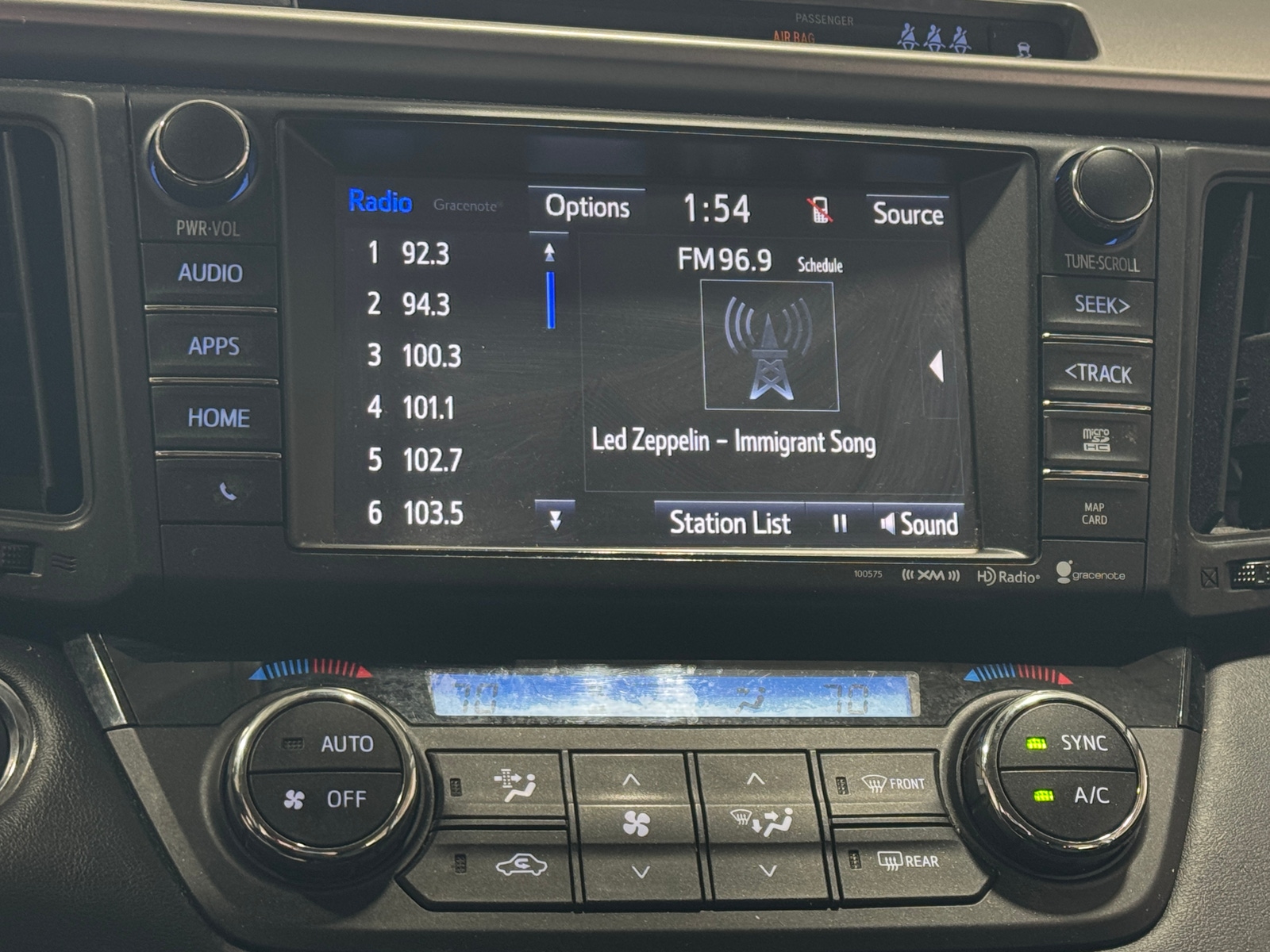 Thumbnail: 2018 Toyota RAV4 - 4