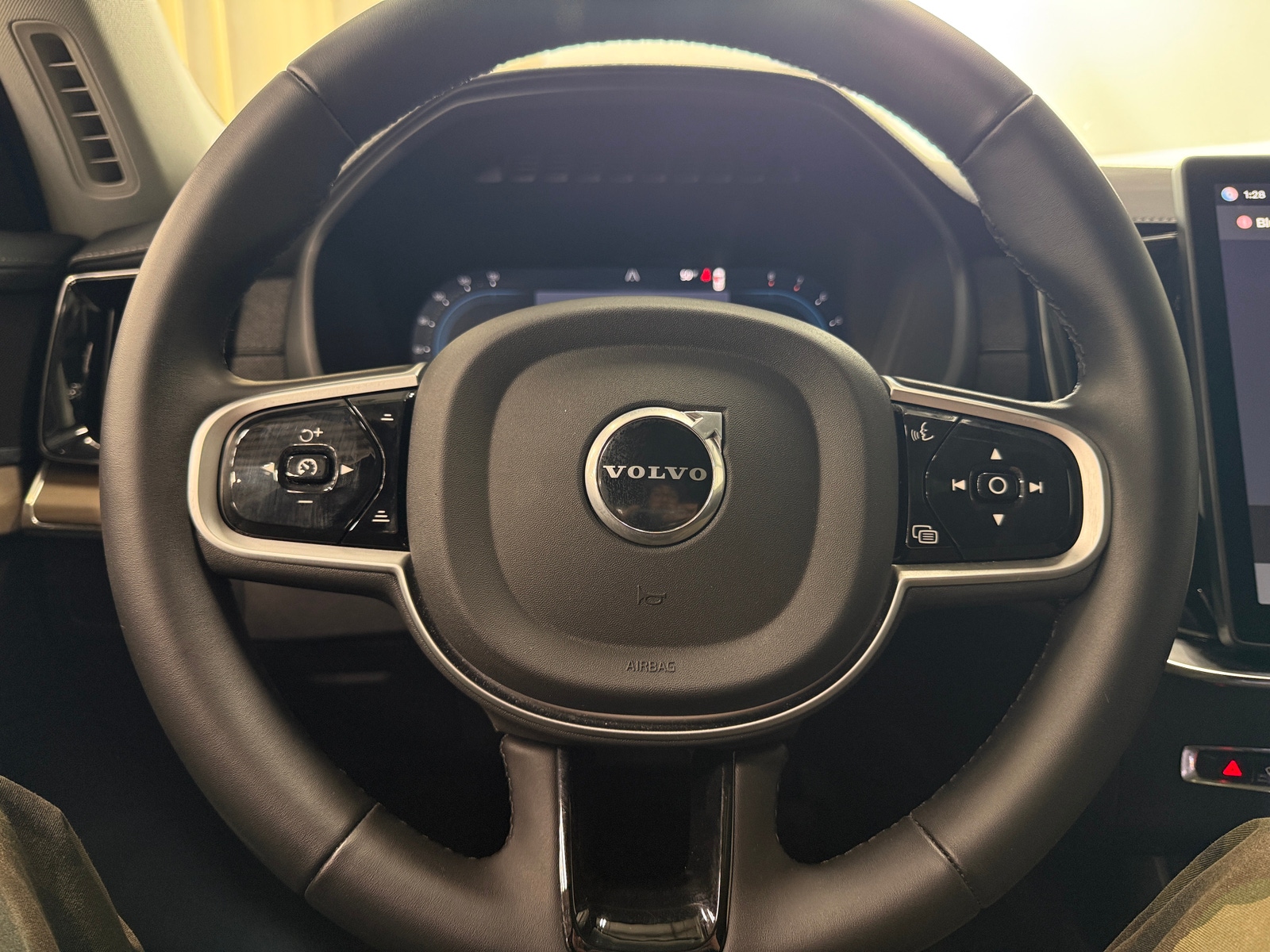 Thumbnail: 2025 Volvo XC90 - 4