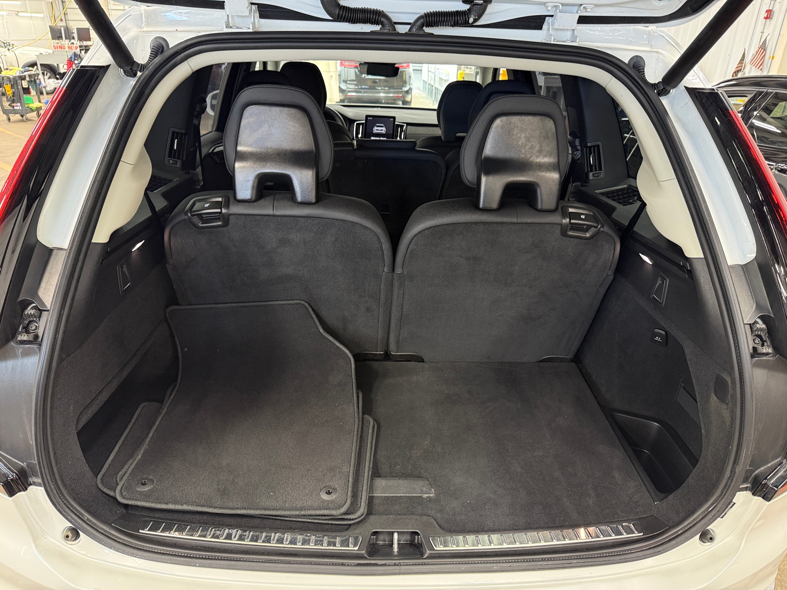 Thumbnail: 2025 Volvo XC90 - 6