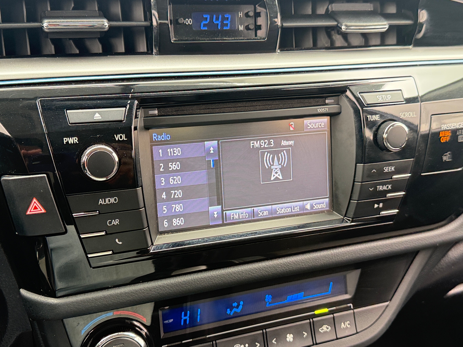 Thumbnail: 2016 Toyota Corolla - 4