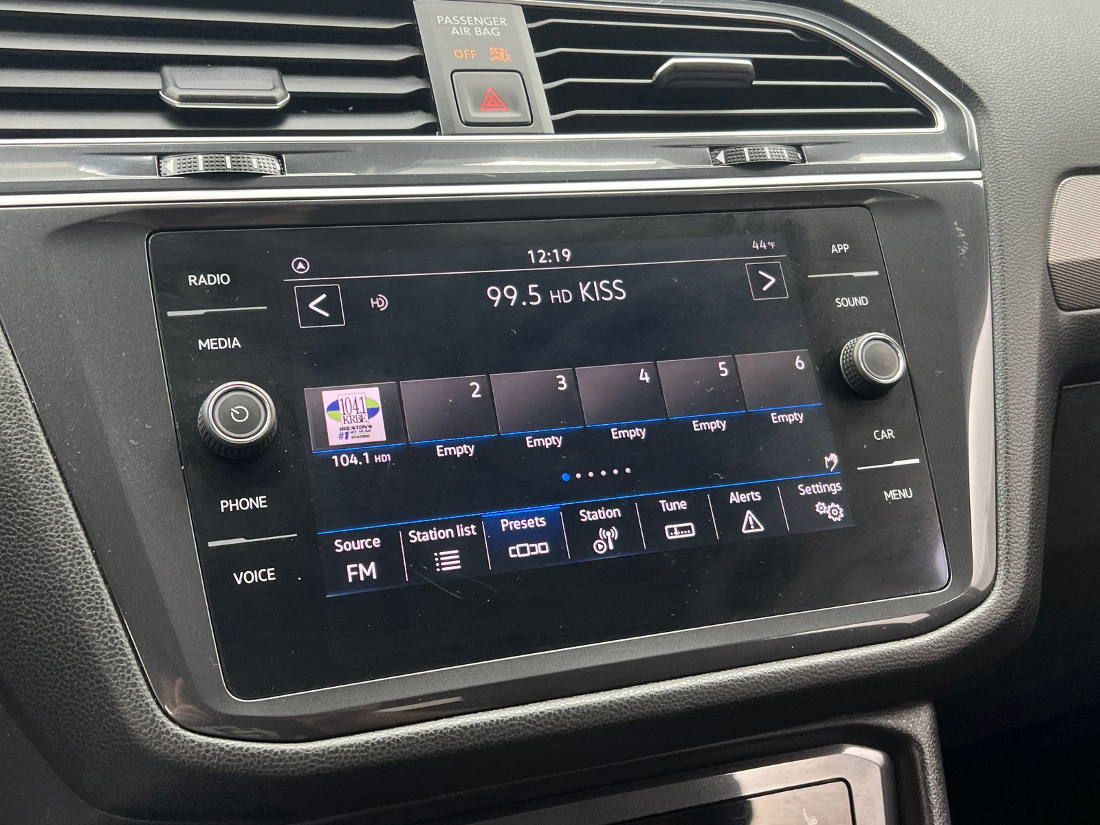 Thumbnail: 2024 Volkswagen Tiguan - 3