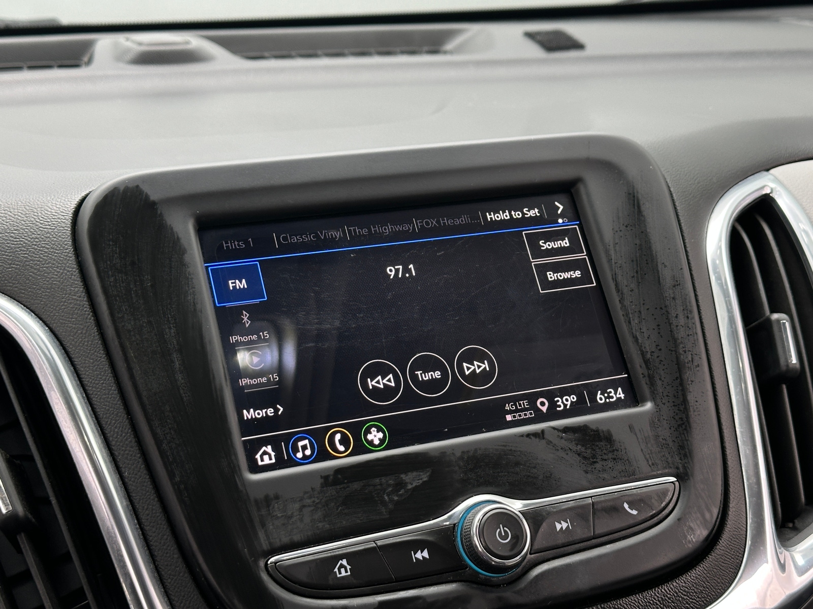 Thumbnail: 2022 Chevrolet Equinox - 4