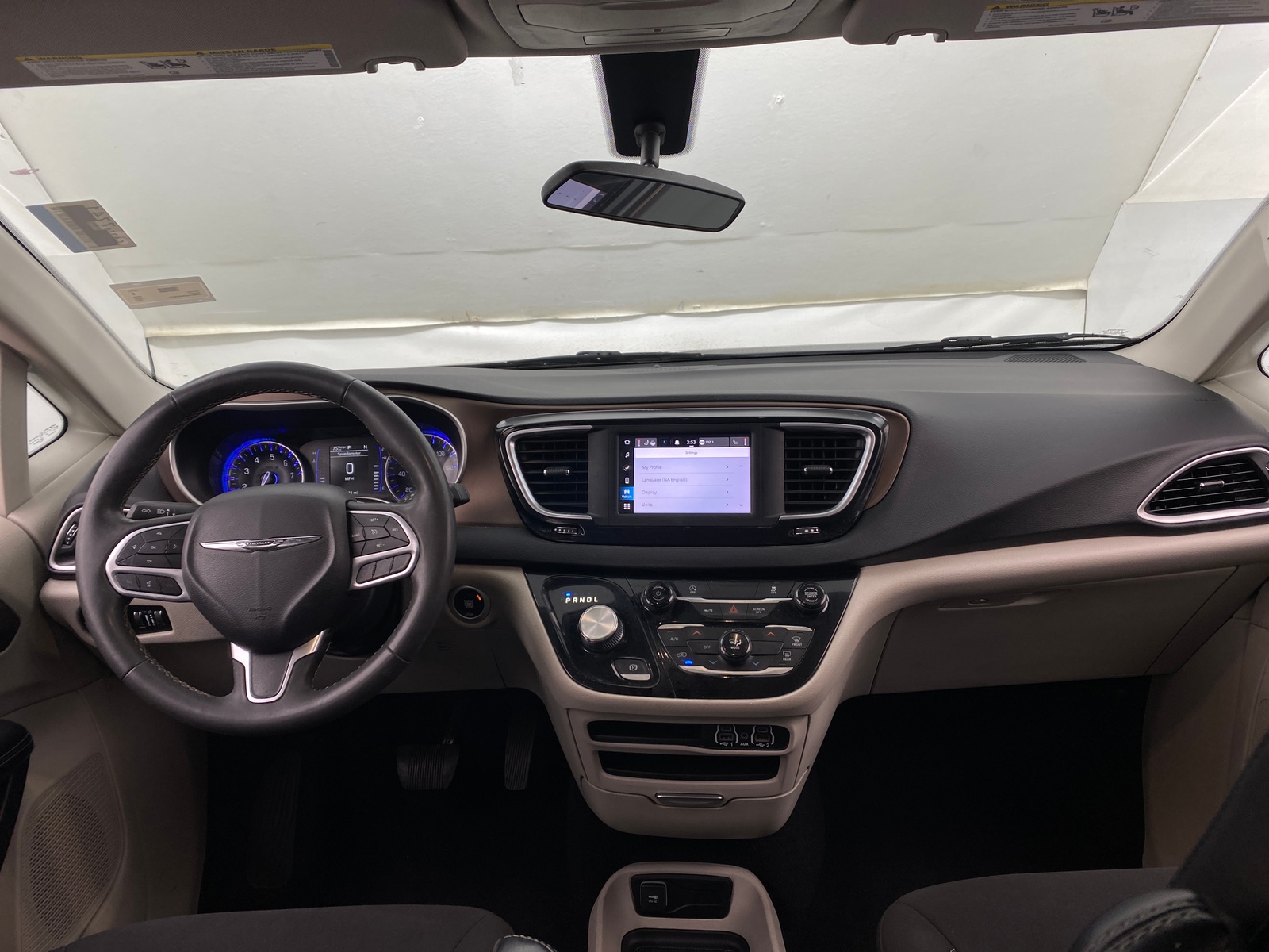 Thumbnail: 2022 Chrysler Voyager - 3