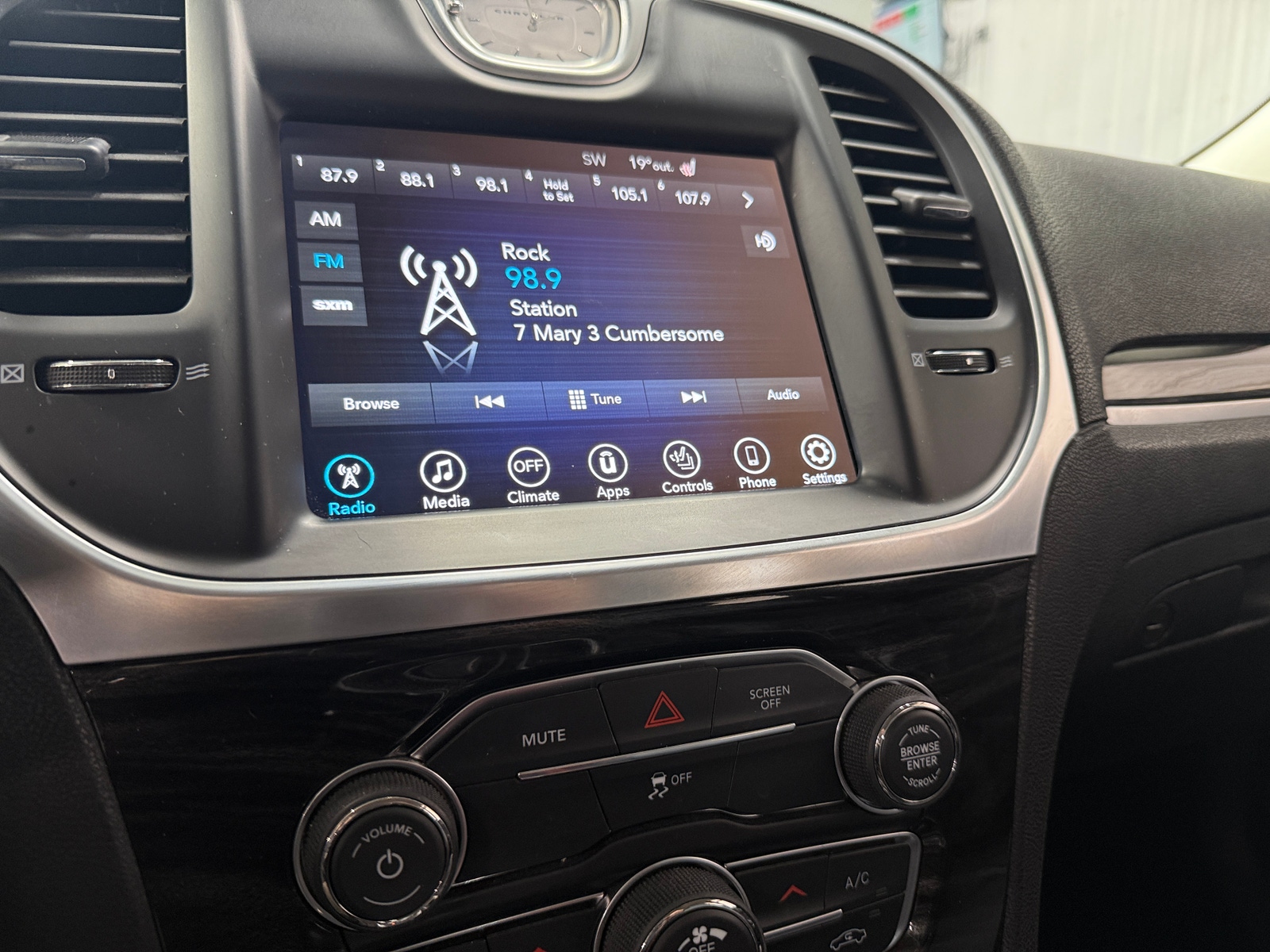 Thumbnail: 2017 Chrysler 300 - 3