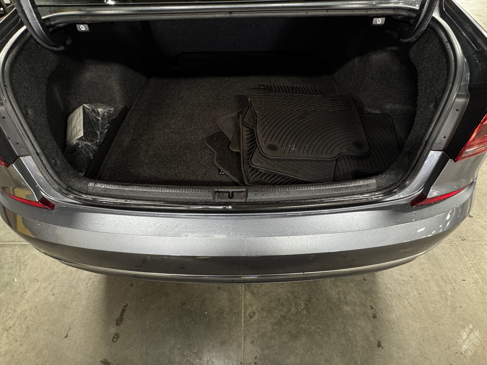 Thumbnail: 2017 Volkswagen Passat - 6