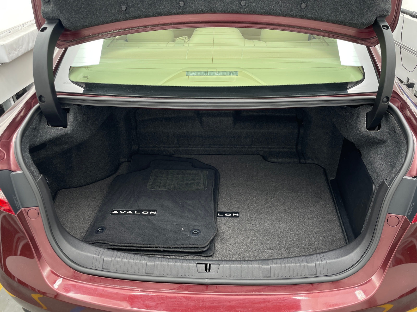 Thumbnail: 2015 Toyota Avalon - 6