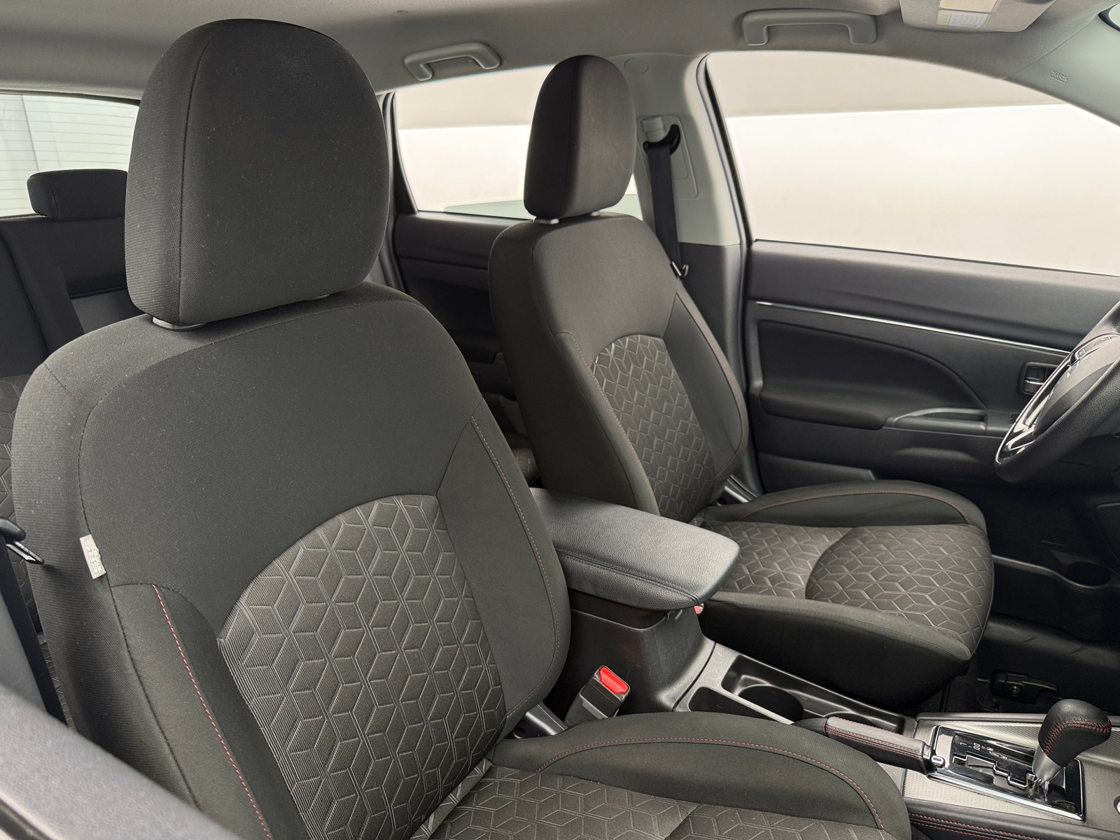 Thumbnail: 2024 Mitsubishi Outlander Sport - 2