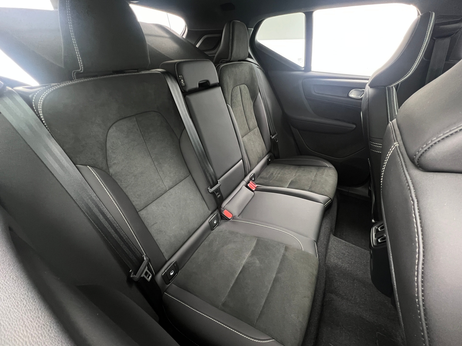 Thumbnail: 2022 Volvo XC40 - 5