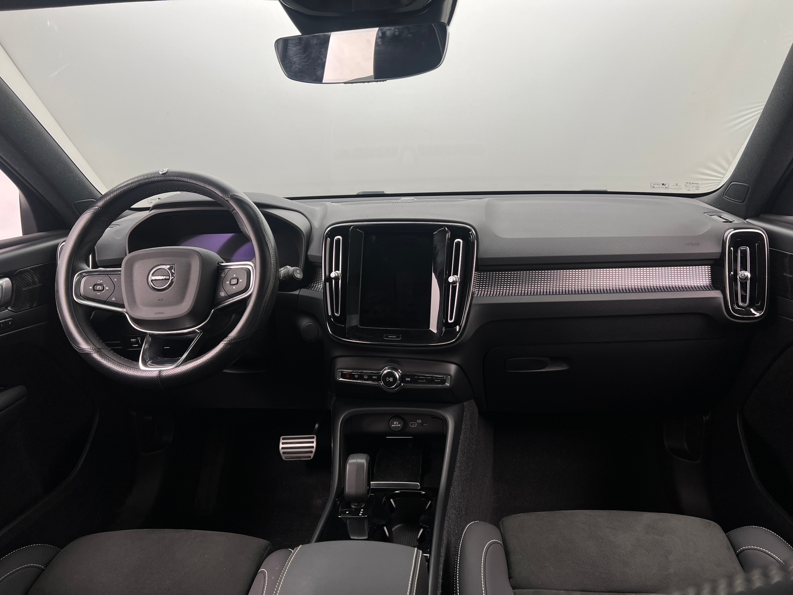 Thumbnail: 2022 Volvo XC40 - 2