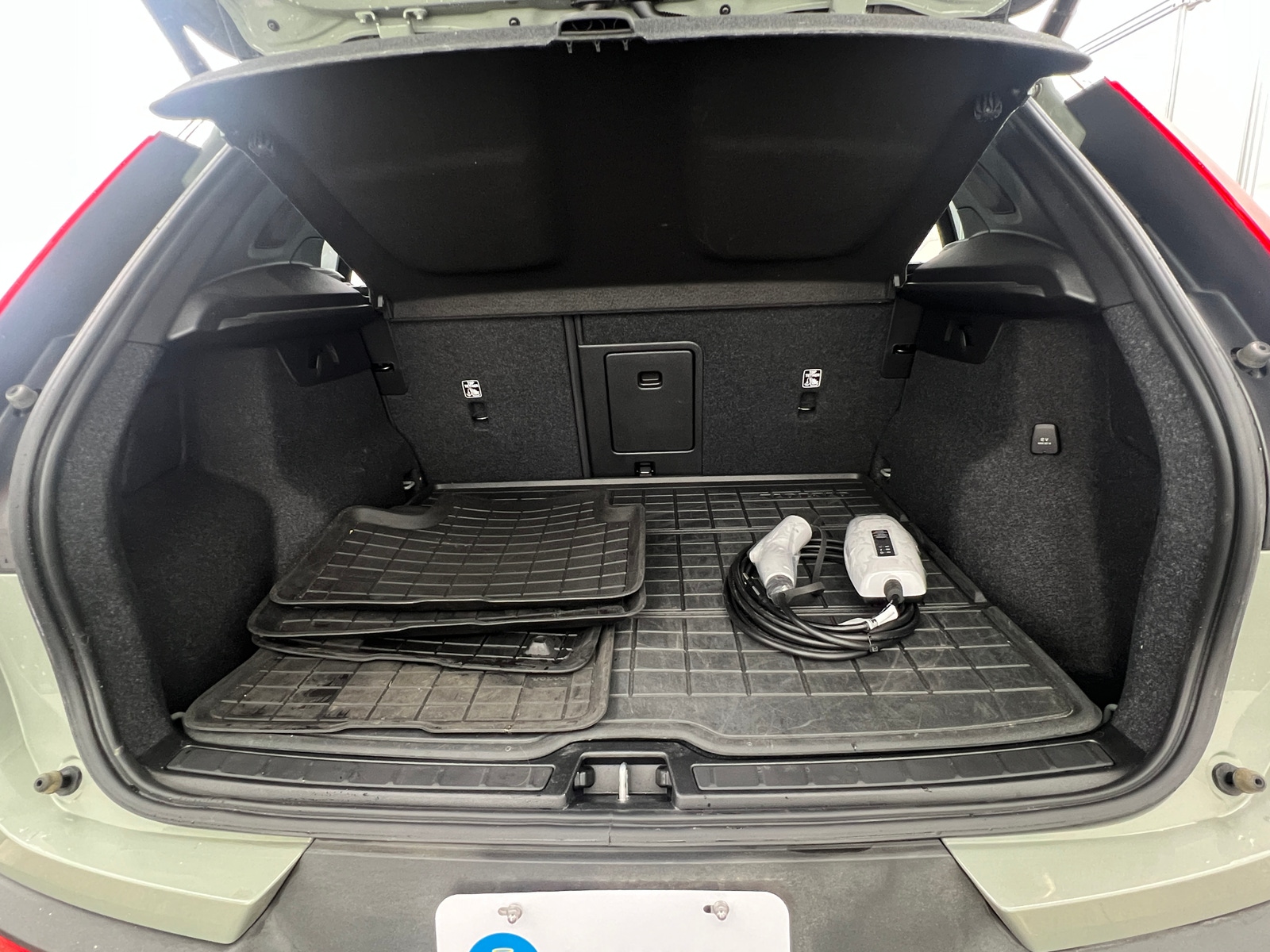 Thumbnail: 2022 Volvo XC40 - 6