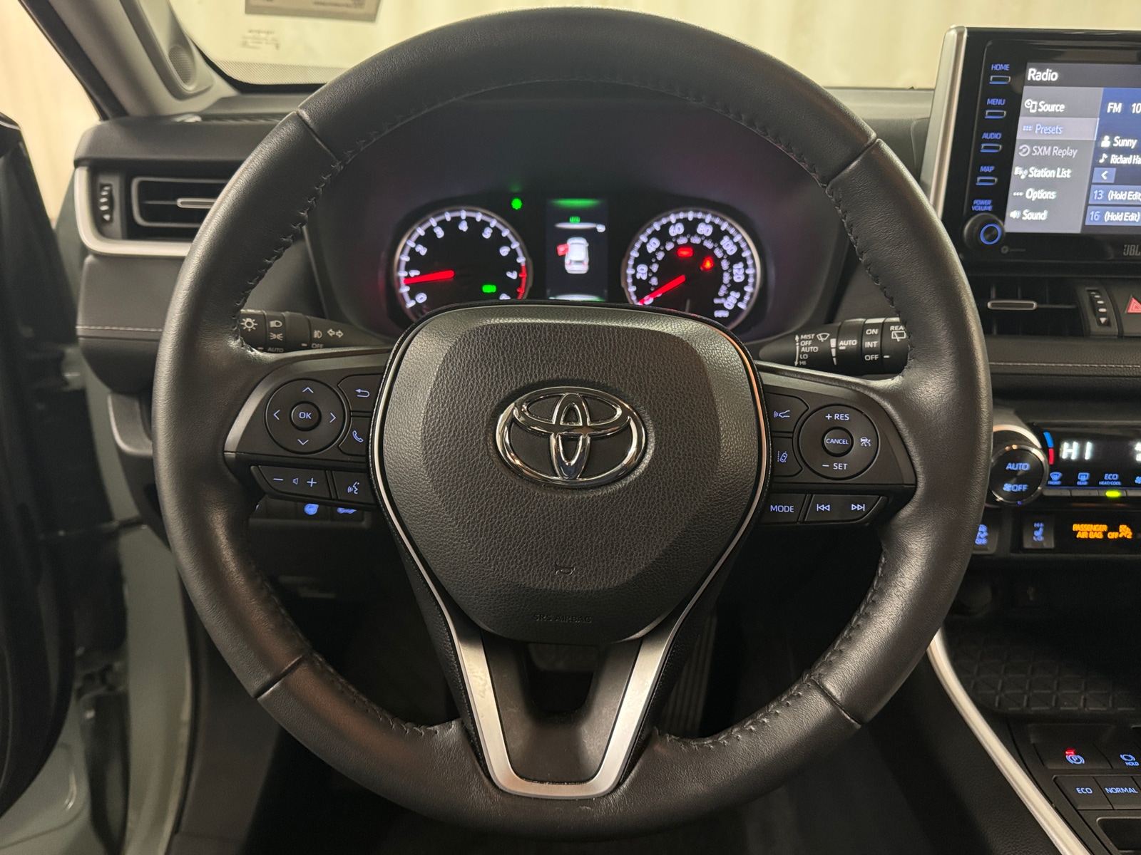 Thumbnail: 2021 Toyota RAV4 - 4