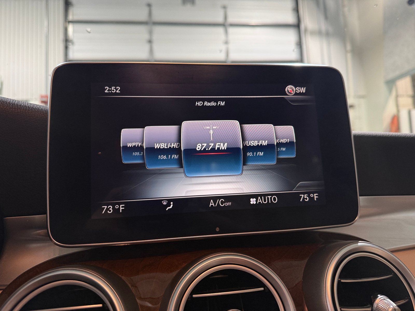 Thumbnail: 2016 Mercedes-Benz C-Class - 3