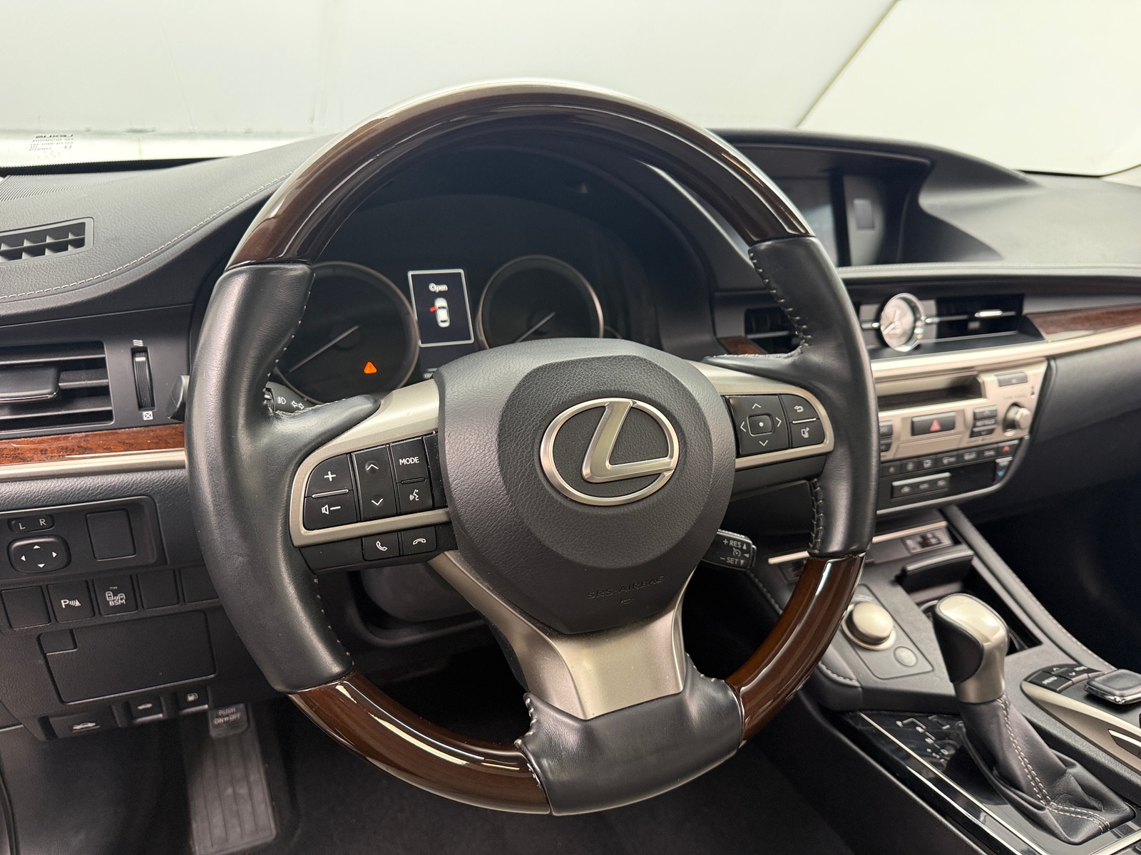 Thumbnail: 2016 Lexus ES - 4