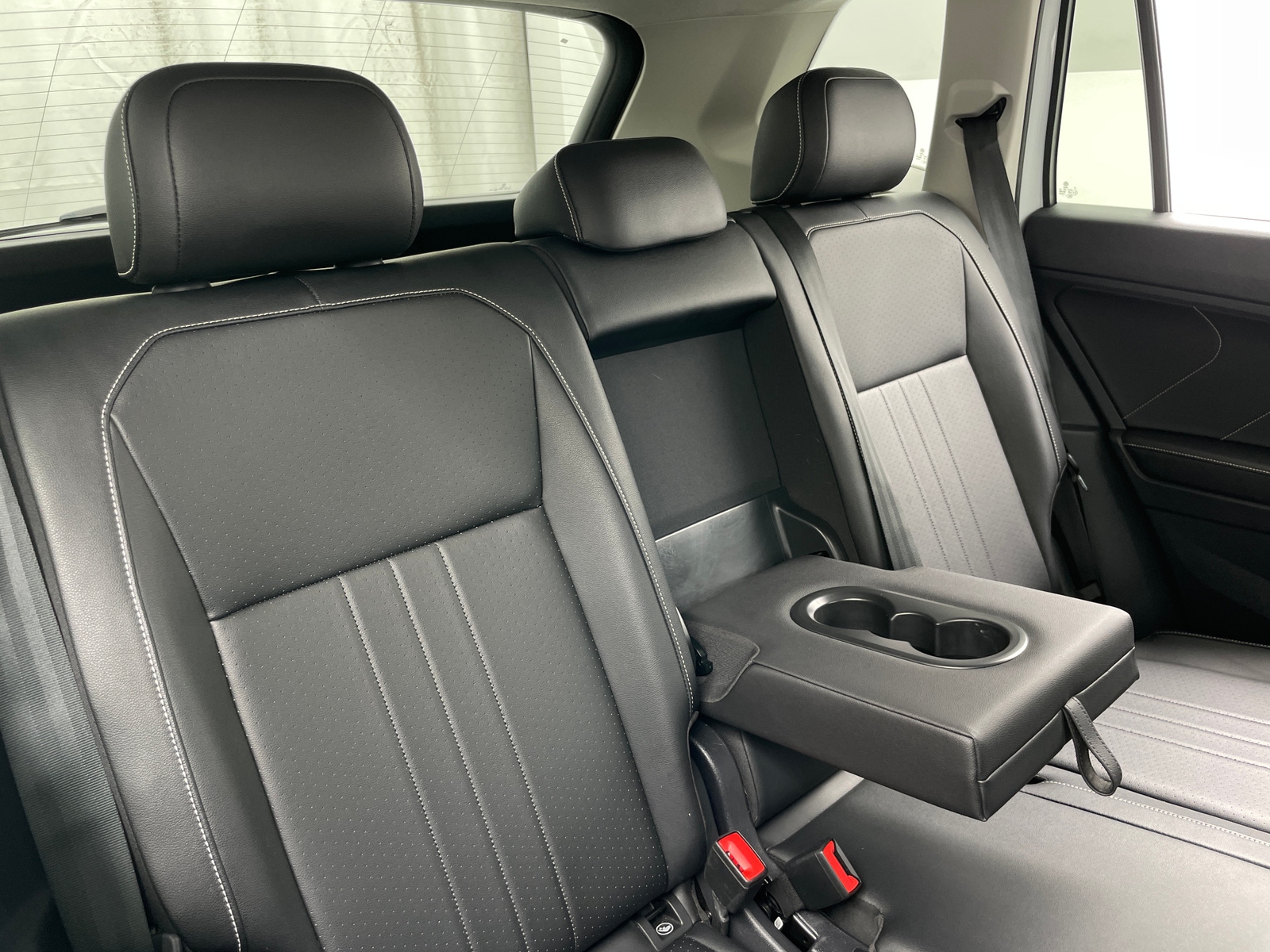 Thumbnail: 2022 Volkswagen Tiguan - 5