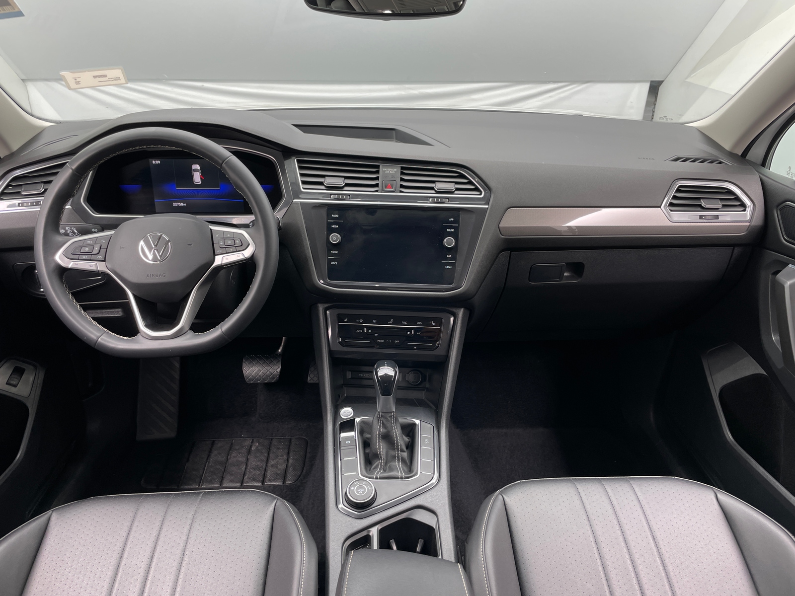 Thumbnail: 2022 Volkswagen Tiguan - 2