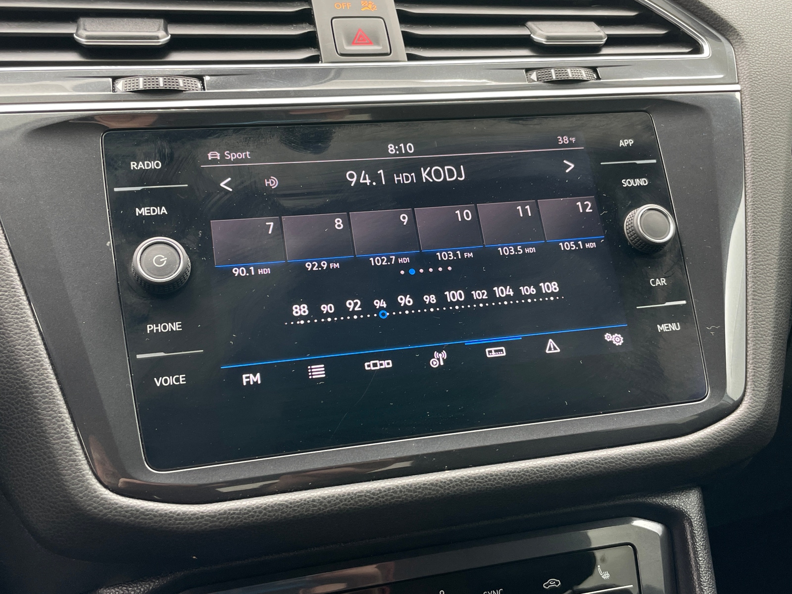 Thumbnail: 2022 Volkswagen Tiguan - 3