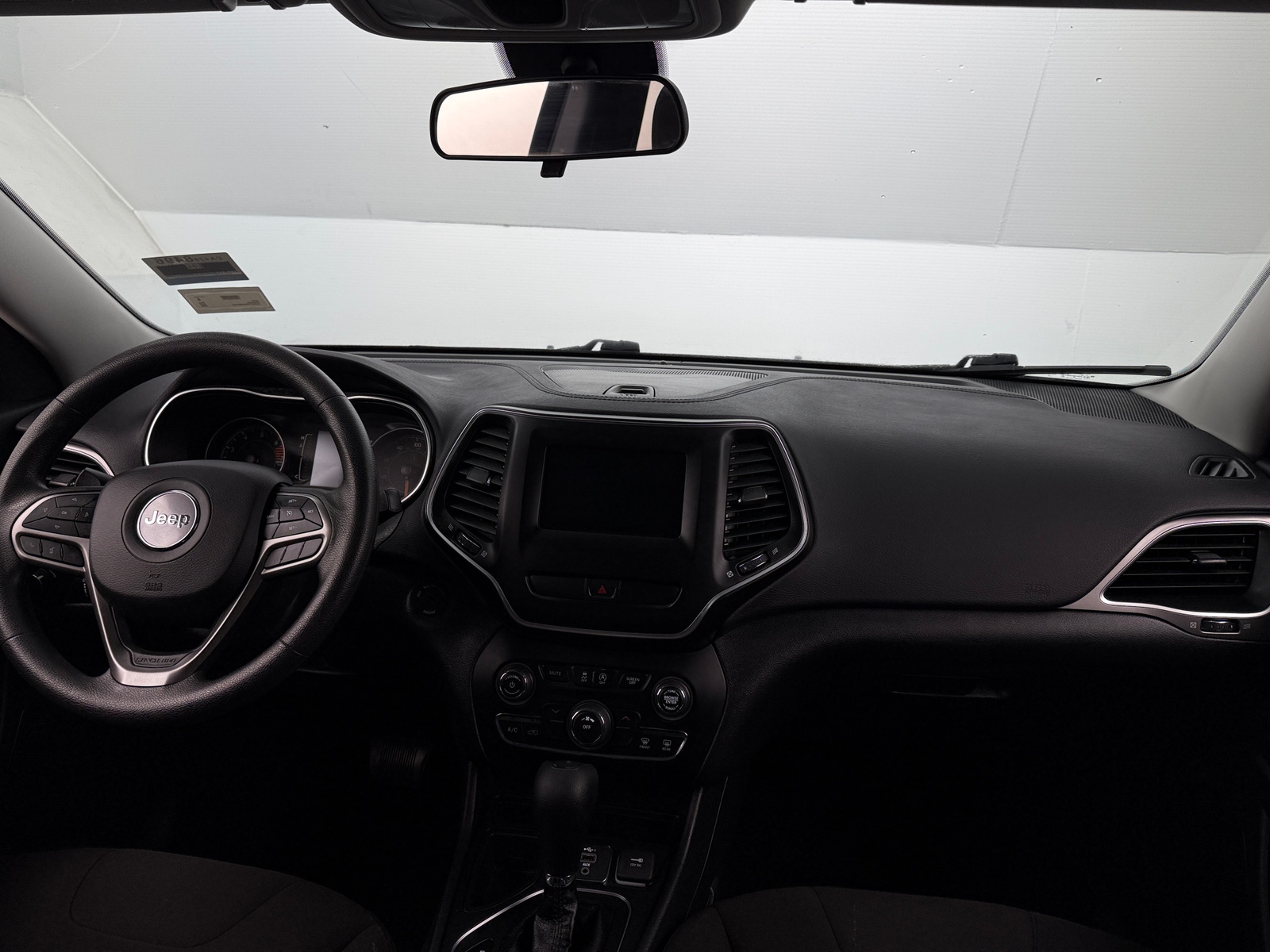 Thumbnail: 2020 Jeep Cherokee - 3