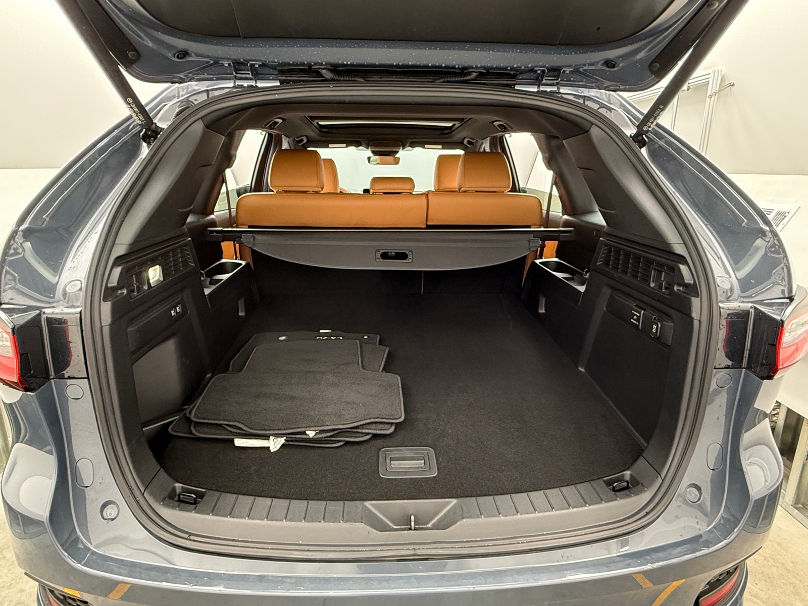 Thumbnail: 2025 Mazda CX-70 - 6