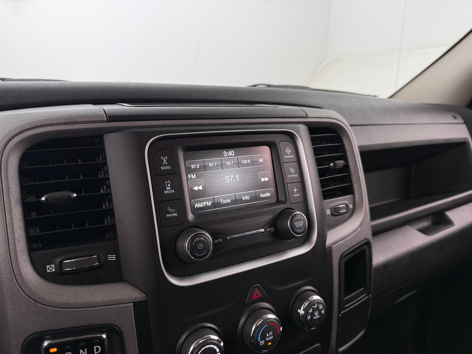 Thumbnail: 2022 RAM 1500 Classic - 4