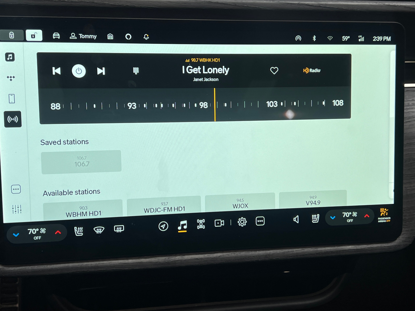 Thumbnail: 2022 Rivian R1T - 3