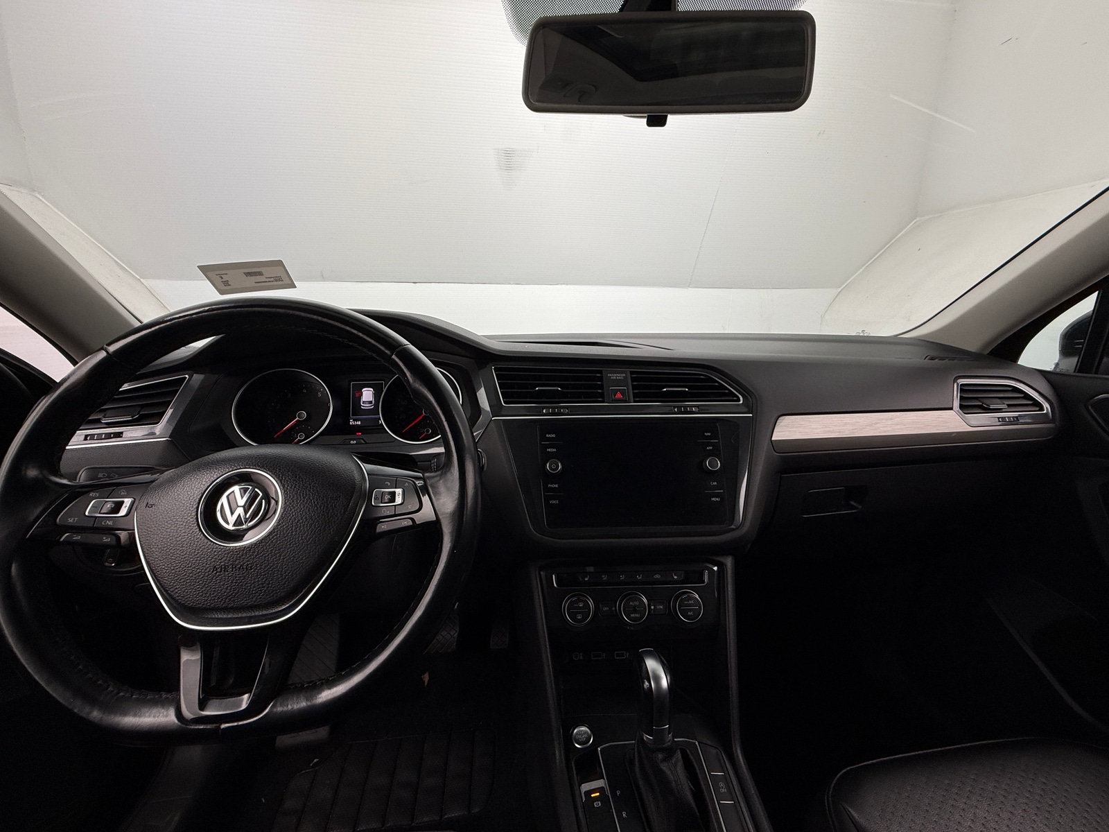 Thumbnail: 2018 Volkswagen Tiguan - 2