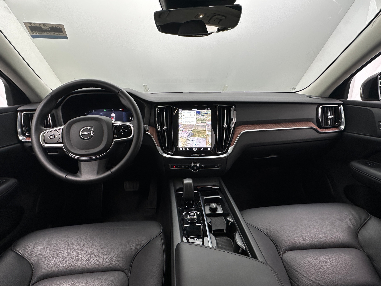 Thumbnail: 2025 Volvo V60 - 2