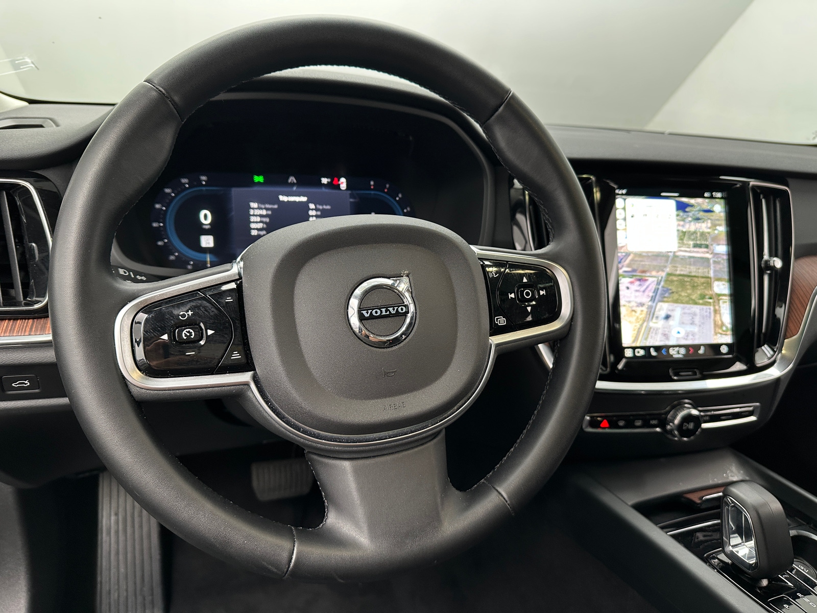 Thumbnail: 2025 Volvo V60 - 4